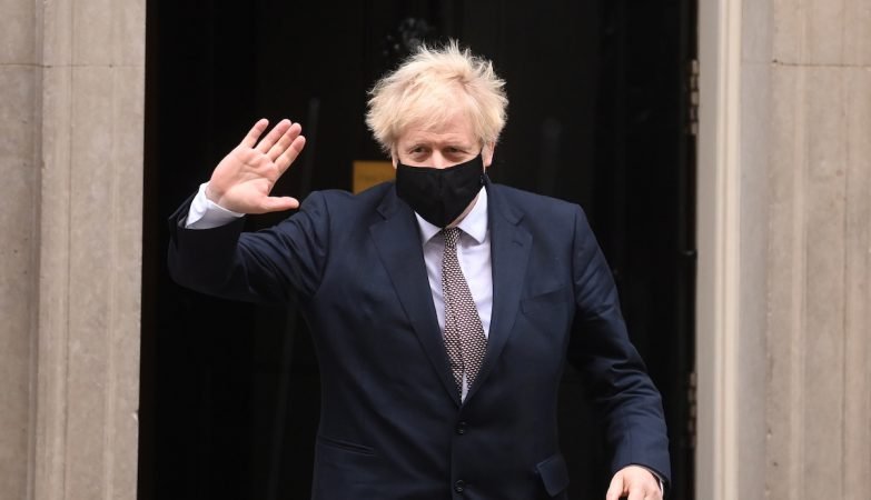 Reino Unido pode iniciar vacinação a 7 de dezembro. Boris promete levantar restrições em fevereiro Reino Unido pode iniciar vacinação a 7 de dezembro. Boris promete levantar restrições em fevereiro